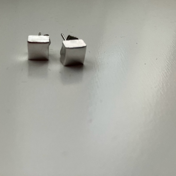 1976 Avon Silvertone Cube Earrings - Picture 4 of 4